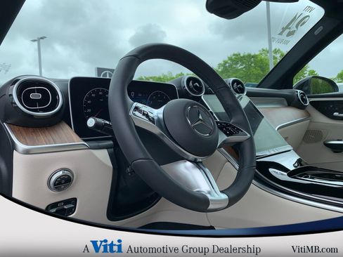 Used 2024 Mercedes-Benz GLC 300 4MATIC image 17