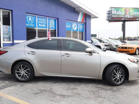 Used 2016 Lexus ES 350 w/ Premium Package w/Wood Trim FWD image 5