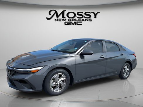 Used 2025 Hyundai Elantra SE FWD image 1