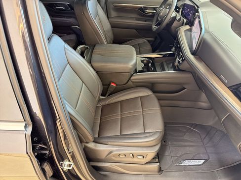 Used 2025 Chevrolet Tahoe High Country AWD/4WD image 29