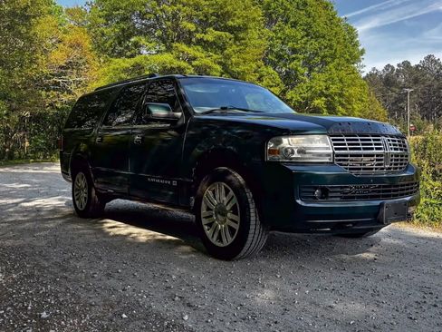 Used 2012 Lincoln Navigator L 2WD image 6