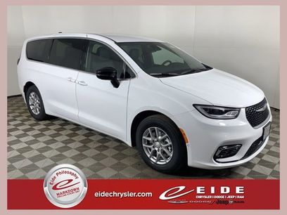 New 2026 Chrysler Pacifica Select