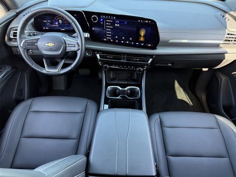 Used 2025 Chevrolet Traverse LT image 10