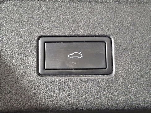 Used 2021 Volkswagen Atlas SE image 31