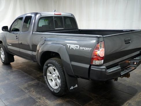 Used 2015 Toyota Tacoma 4x4 Access Cab V6 w/ TRD Sport Package image 8