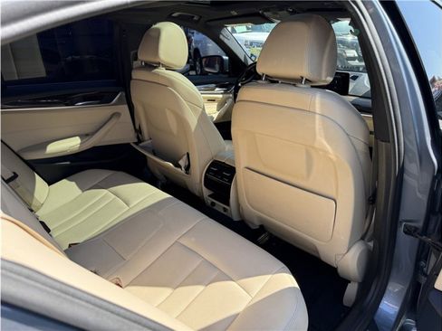 Used 2019 BMW 530i image 24