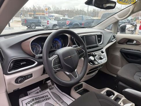 Used 2024 Chrysler Voyager LX FWD image 22