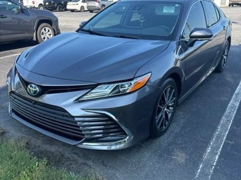Used 2021 Toyota Camry XLE w/ Navigation Upgrade Package FWD image 1