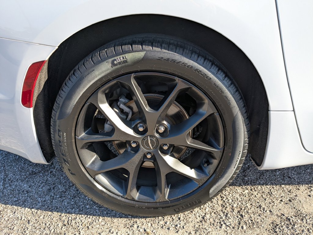Used 2025 Chrysler Pacifica Limited FWD image 18