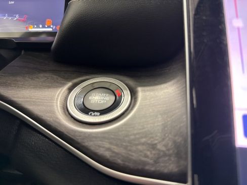 Certified 2023 Jeep Grand Cherokee L Limited image 32