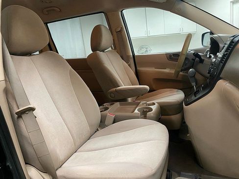 Used 2010 Kia Sedona LX image 15