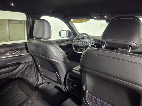 Used 2026 Jeep Grand Cherokee Altitude RWD image 29