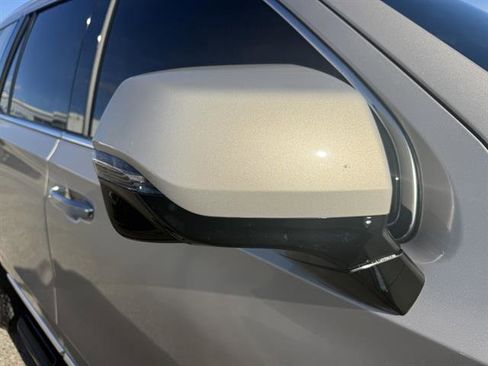 Used 2021 GMC Yukon SLT w/ SLT Luxury Package image 11