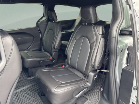 New 2026 Chrysler Pacifica Select image 11