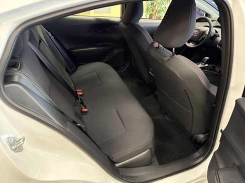 Used 2025 Toyota Prius SE image 14