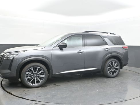 New 2026 Nissan Pathfinder Platinum FWD image 4