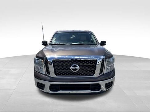 Used 2018 Nissan Titan SV AWD/4WD image 3