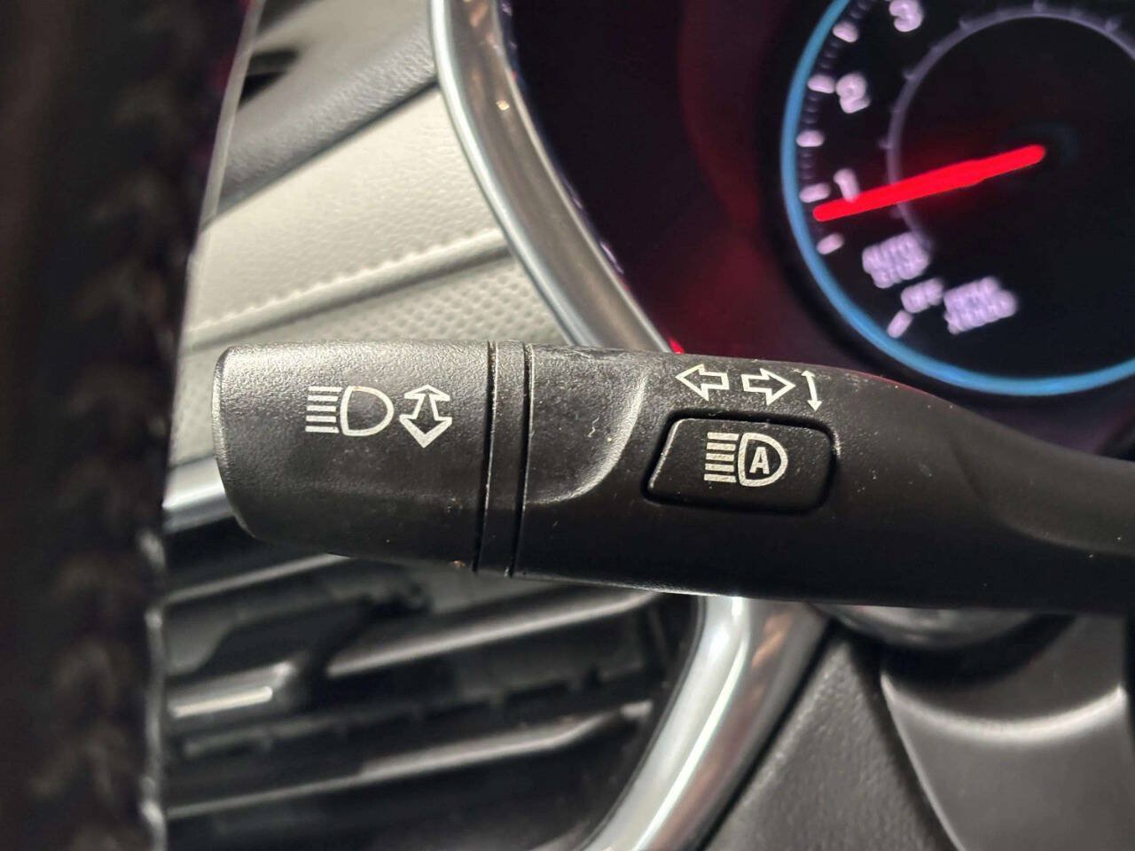 Used 2020 Chevrolet Equinox Premier AWD/4WD image 38