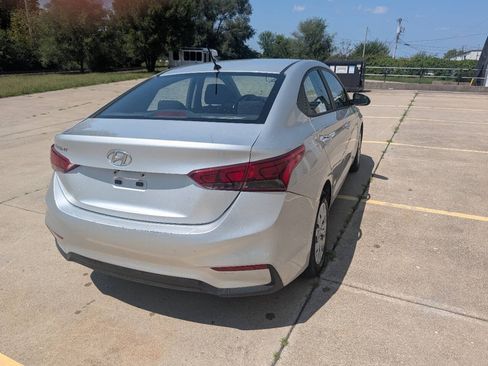 Used 2019 Hyundai Accent SE FWD image 2