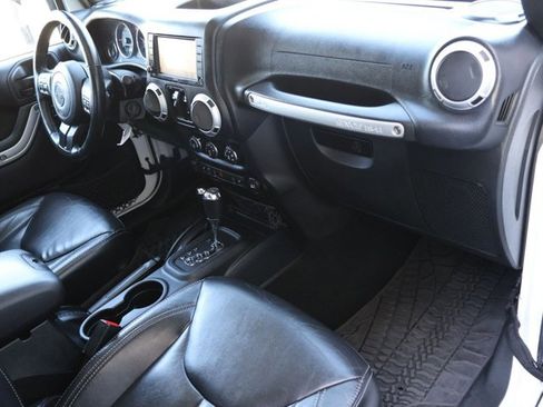 Used 2015 Jeep Wrangler Unlimited Sahara w/ Dual Top Group AWD/4WD image 22