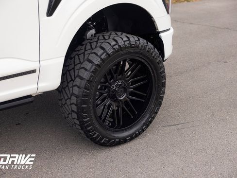 Used 2025 Ford F150 Platinum image 9