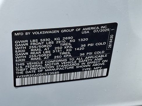Used 2025 Volkswagen Atlas SE AWD/4WD image 27