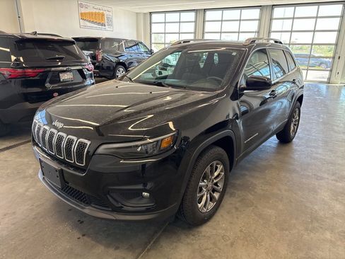 Used 2019 Jeep Cherokee Latitude Plus w/ Comfort/Convenience Group AWD/4WD image 7