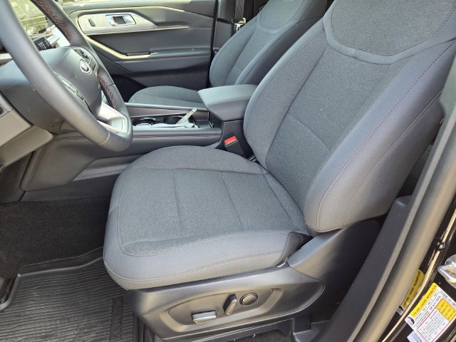 New 2026 Ford Explorer Active RWD image 13