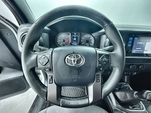 Used 2018 Toyota Tacoma TRD Sport image 18
