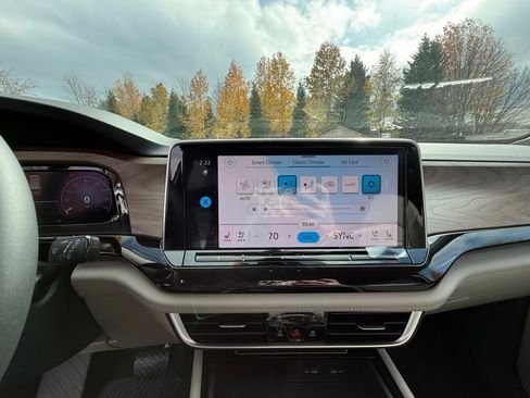 New 2026 Volkswagen Atlas SE image 18