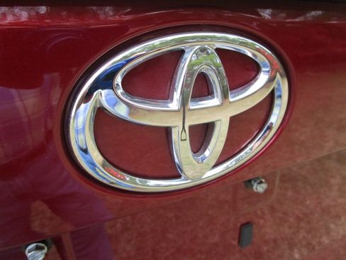 Used 2025 Toyota RAV4 Limited image 11