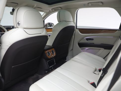 Certified 2021 Bentley Bentayga AWD/4WD image 21