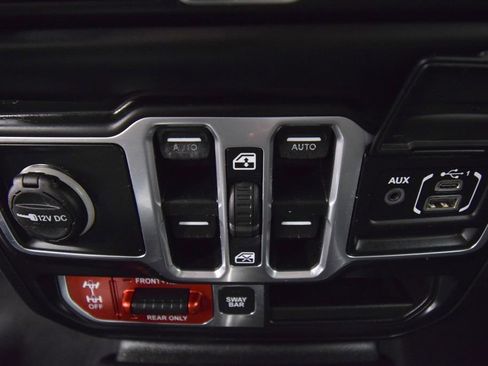 Used 2018 Jeep Wrangler Unlimited Rubicon AWD/4WD image 34