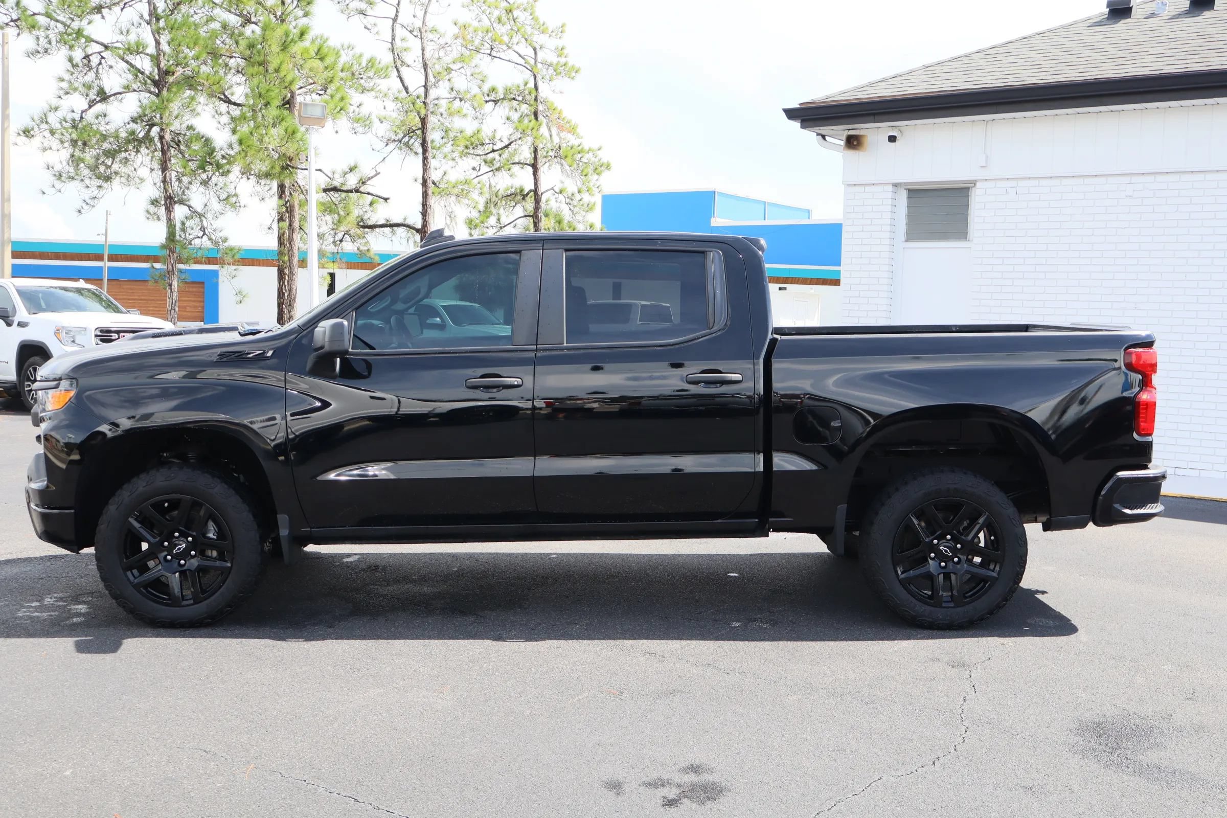 Used 2024 Chevrolet Silverado 1500 Custom Trail Boss w/ Midnight Edition AWD/4WD image 4