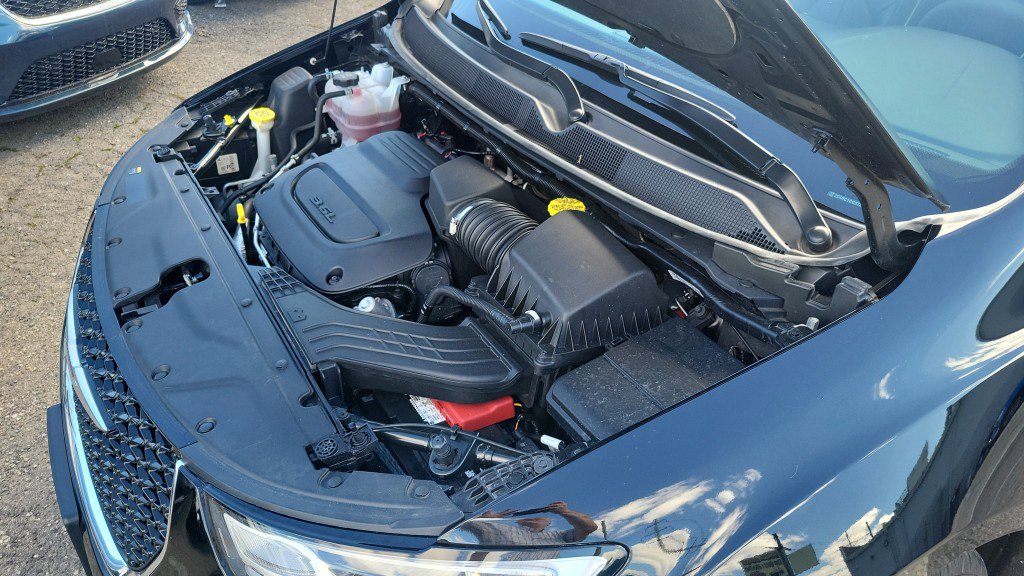 Used 2026 Chrysler Pacifica Limited FWD image 39