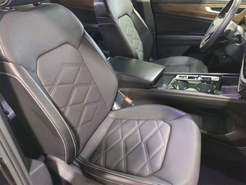 Used 2024 Volkswagen Atlas SE image 30