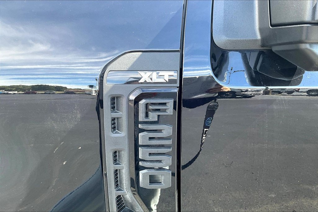 Used 2026 Ford F250 XLT w/ XLT Premium Package AWD/4WD image 25