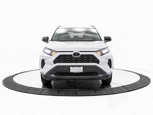 Used 2021 Toyota RAV4 LE w/ Carpet Mat Package (TMS) image 10