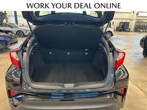 Used 2018 Toyota C-HR XLE FWD image 19