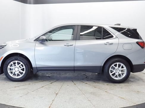 Used 2024 Chevrolet Equinox LT AWD/4WD image 2