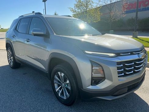 Used 2025 Chevrolet Equinox LT w/ Convenience Package II FWD image 3