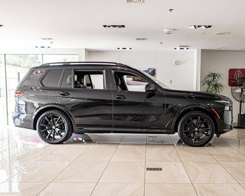 Used 2026 BMW X7 xDrive40i w/ M Sport Package AWD/4WD image 9