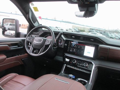 Certified 2025 GMC Sierra 2500 Denali Ultimate image 27