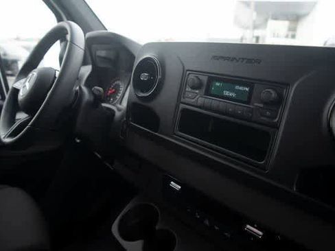 Used 2025 Mercedes-Benz Sprinter 2500 image 31