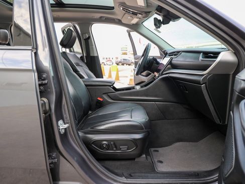 Used 2022 Jeep Grand Cherokee L Limited w/ Luxury Tech Group II image 46