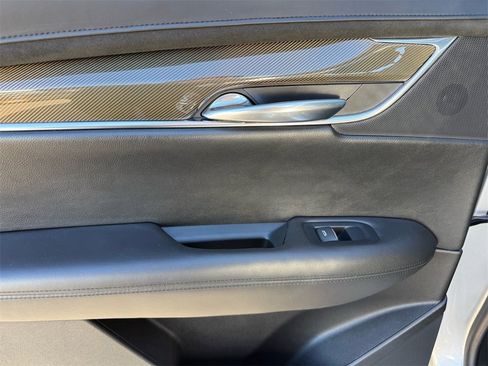 Used 2018 Cadillac XT5 Platinum w/ Driver Assist Package image 18