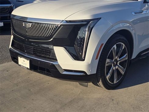 New 2025 Cadillac Escalade IQ Luxury 1 w/ Smart Trailering package image 10