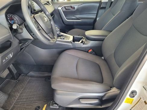 Used 2022 Toyota RAV4 LE AWD/4WD image 17