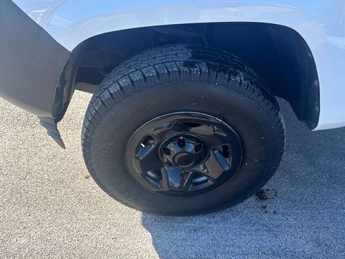 Used 2020 Toyota Tacoma SR image 34