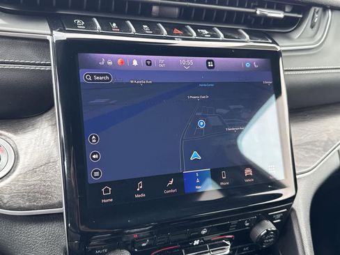 Used 2024 Jeep Grand Cherokee Limited image 12